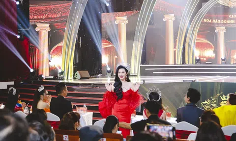 Hoa hậu Khương Phương Anh “điểm nhấn” cho sự tươi trẻ ở hàng ghế giám khảo chung kết Hoa hậu Doanh nhân Việt Nam 2023.