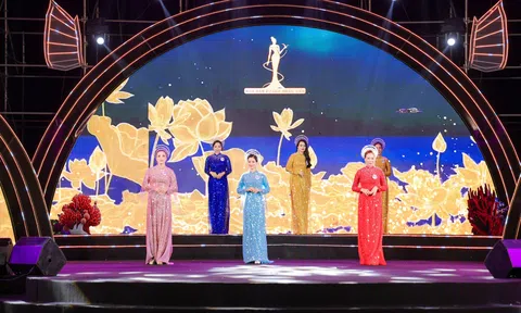 NTK Tony Phạm mang BST áo dài “Ánh châu sa” đến bán kết Hoa hậu Doanh nhân Biển 2023