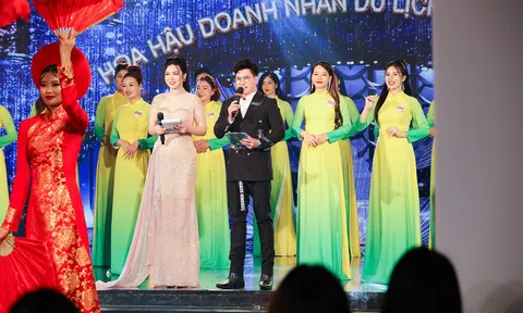 Hoa hậu Khương Phương Anh duyên dáng làm MC show sắc đẹp