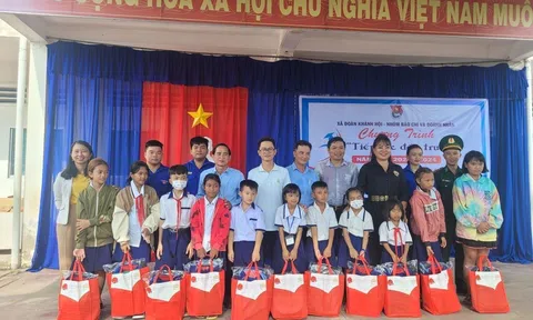 Cà Mau: Tiếp sức đến trường cho học sinh khó khăn tại xã biển Khánh Hội