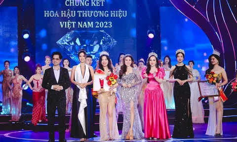 Khoảnh khắc doanh nhân Nguyễn Thị Hằng đăng quang Á hậu 2 Hoa hậu Thương hiệu Việt Nam 2023