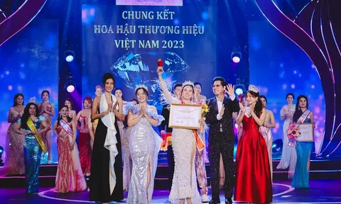 Thi trên sân nhà, doanh nhân Đặng Thị Yên Oanh cán đích Á hậu 3 Hoa hậu Thương hiệu Việt Nam 2023