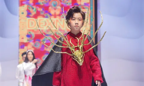 Model kid Đại Phong mở màn ấn tượng show diễn của NTK Dexnol và NTK Tuấn Huỳnh