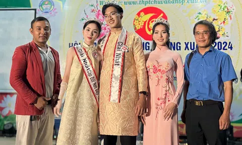 Hoa hậu Nhân Ái Nguyễn Ngọc Hiếu chấm thi nhan sắc tại trường THPT Chu Văn An