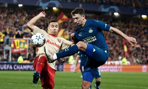 Ăn miếng trả miếng, Lens nhọc nhằn chia điểm trước PSV