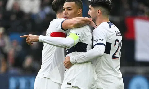 Thẻ đỏ tai hại, PSG vẫn được Mbappe cứu vớt