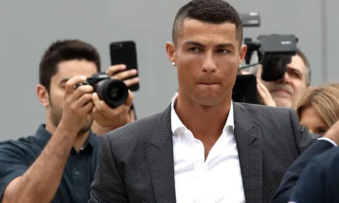 Ronaldo sẽ không còn là cầu thủ nhận lương cao nhất thế giới năm 2024?