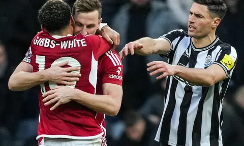 Newcastle thất thủ ngay trên sân nhà trước đội bóng đua trụ hạng