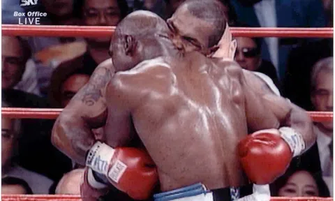 Evander Holyfield: Huyền thoại sống của làng quyền anh hạng nặng thế giới và trận đấu lịch sử trước Mike Tyson