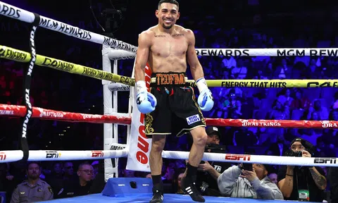 Teofimo Lopez vất vả giữ lại danh hiệu hạng siêu nhẹ WBO
