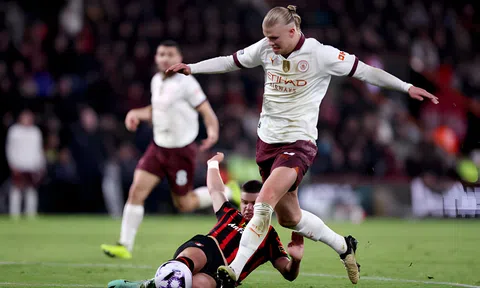 Chật vật thắng Bournemouth, Man City áp sát ngôi đầu Ngoại hạng Anh