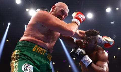 Tyson Fury: 'Francis Ngannou cần phải quỳ xuống và hôn chân tôi'