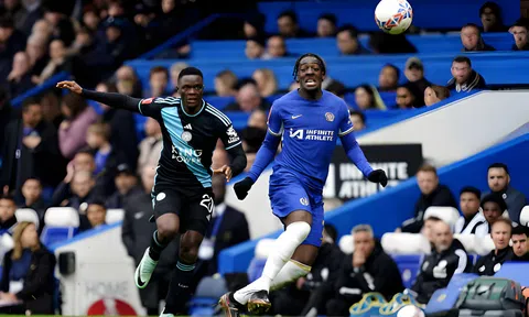 Sao Chelsea xử lý đi vào lòng đất, phản lưới nhà không tưởng tại FA Cup