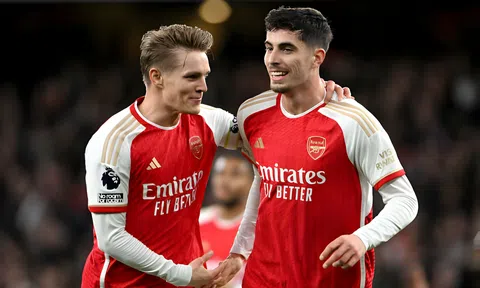 Thị uy trước Luton, Arsenal đòi lại ngôi đầu Ngoại hạng Anh 2023/24