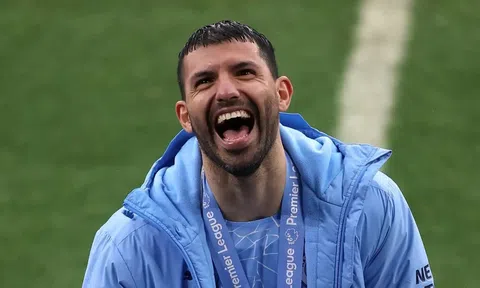 Sergio Aguero trở lại với bóng đá hè này