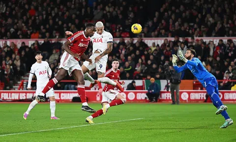 Án mạng diễn ra bên ngoài sân vận động, trận đấu của Tottenham có diễn ra?