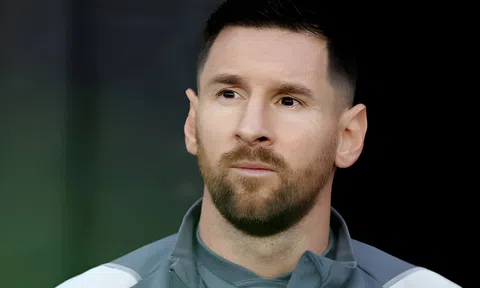 HLV người Argentina cảnh cáo Messi: 'Cậu nên lo lắng dần là vừa'