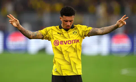 Huyền thoại Liverpool uống 3 lít rượu, vẫn cố gắng làm một điều với Sancho