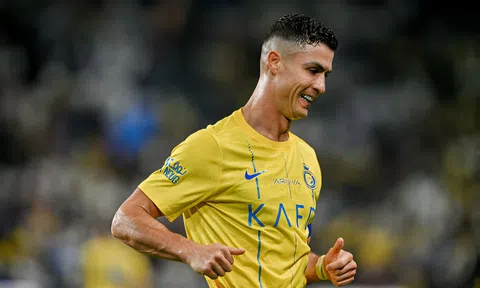 Gánh Al Nassr cật lực, Ronaldo được gọi là GOAT