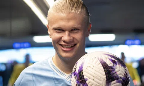 Haaland khiến huyền thoại MU “cứng họng” với cú poker trước Wolves