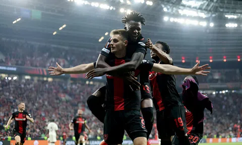 Bùng nổ phút 90+7, Leverkusen bất bại vào chung kết C2