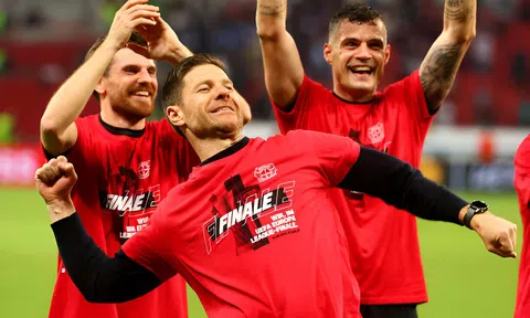 HLV Xabi Alonso: 'Bayer Leverkusen xứng đáng ăn 3 mùa này'