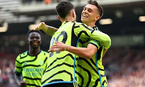Bắn hạ MU, Arsenal đòi lại ngôi đầu bảng từ Man City