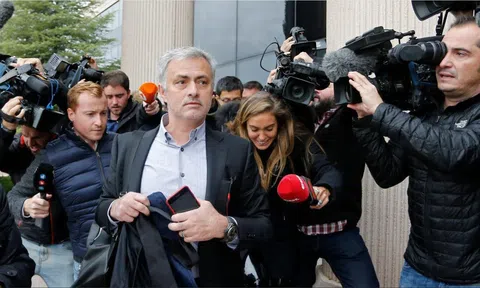 Thất nghiệp chưa lâu, HLV Mourinho đã liên hệ với Gã khổng lồ châu Âu?