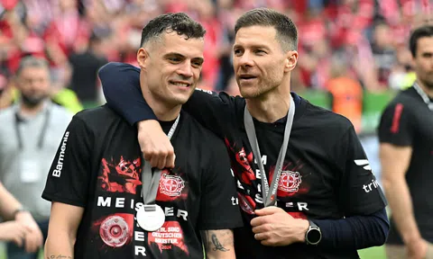 Mất đĩa vàng, Leverkusen vẫn nhận được 'kỷ vật' độc nhất lịch sử