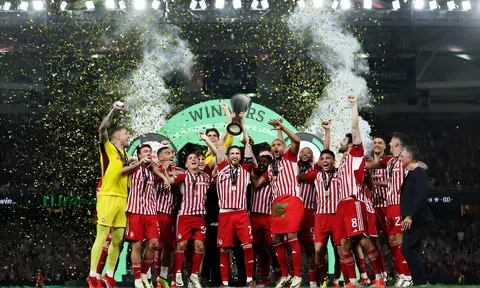 Olympiakos đi vào lịch sử Cúp châu Âu sau 99 năm