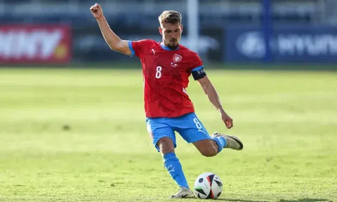 Hy hữu: Cầu thủ bị loại khỏi Euro 2024 vì bị ngã xe đạp