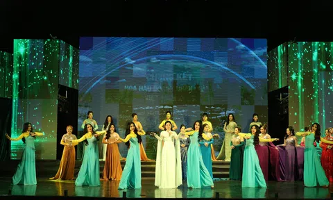 Cách thể hiện mới của NSƯT Hương Giang về ca khúc Đất Nước gây ấn tượng độc đáo