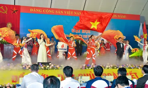 NSƯT Hương Giang cùng dàn sao tỏa sáng tại Chương trình Nghệ thuật “Âm Vang Biển Dầu”