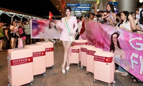 Phương Nhi gây ấn tượng mạnh khi 'nhuộm hồng' sân bay, lên đường tới Miss International 2023