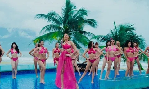 Dàn người đẹp Miss Grand International 2023 chật vật trình diễn bikini dưới trời mưa