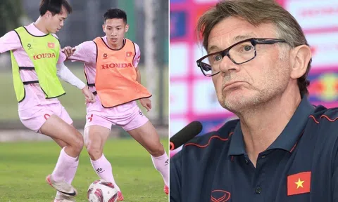 Tin nóng V.League 6/3: Tiền đạo ĐT Việt Nam chạm cột mốc khó tin; Kiatisak  HLV Troussier