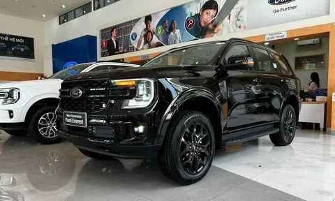 Hết thời ‘bia kèm lạc’, Ford Everest 2023 giảm giá khó tin tại đại lý