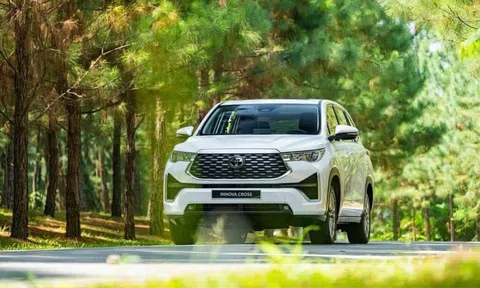 Rò rỉ ảnh Toyota Innova Cross tại Việt Nam trước ngày ra mắt: Thiết kế ‘lột xác’, trang bị ngập tràn