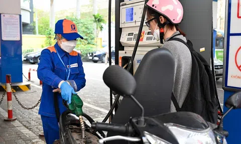 Giá xăng đồng loạt tăng từ chiều nay 23/10: Xăng RON92 vượt ngưỡng 22.000 đồng/lít