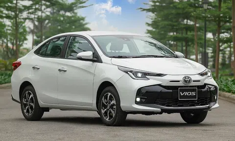 Toyota Vios giảm giá cực mạnh trong tháng 11: Thêm ưu đãi 100% lệ phí trước bạ, quyết đấu Accent, City
