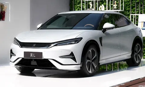 Siêu ‘đối thủ’ của VinFast VF 8 mở bán với giá chỉ từ 713 triệu đồng, thiết kế đẹp như Porsche