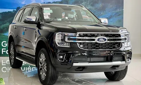 Bộ 3 xe Ford giảm giá cực mạnh tại đại lý: Everest siêu hấp dẫn, Territory rẻ chưa từng có