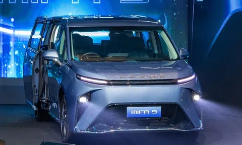 Mẫu MPV siêu ‘HOT’ chính thức ra mắt: Có cả Thủ tướng Malaysia tham dự, giá rẻ bằng nửa đối thủ nhà Toyota