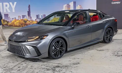 Chi tiết Toyota Camry thế hệ thứ 9 vừa ra mắt: ‘Cải lão hoàn đồng’, nâng cấp như xe sang Lexus