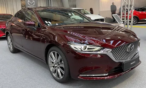 Ra mắt Mazda 6 phiên bản mới với thiết kế đẹp ngỡ ngàng: Giá không rẻ, liệu có gặp khó trước Toyota Camry?