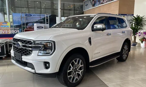 Tin xe hot 5/12: Ford Everest giảm giá cực mạnh tại đai lý, Yamaha ra mắt xe côn tay 33,7 triệu đồng