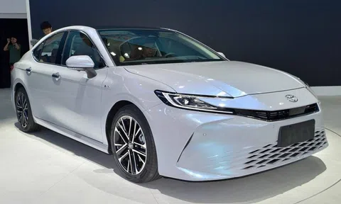 Toyota Camry 2024 chốt giá từ 565 triệu đồng, thiết kế đẹp mê ly, trang bị hàng đầu phân khúc