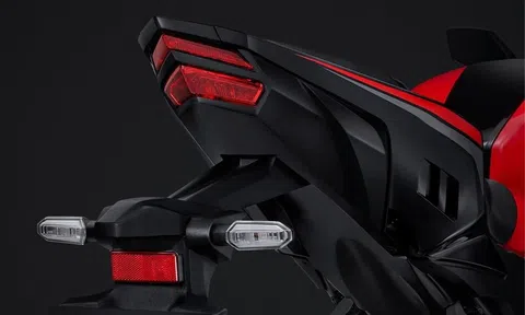 Tin xe hot cuối tuần: Honda ra mắt ‘vua côn tay 150cc’ có phanh ABS 2 kênh đấu Exciter, giá cực mềm