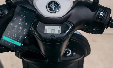 Quên Honda Vision và LEAD đi, Yamaha ra mắt ‘tân binh’ xe tay ga cực độc đáo, có đèn LED, màn hình LCD