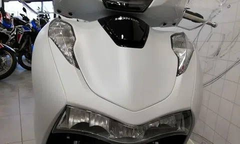 Tin xe máy hot 23/4: Cận cảnh Honda SH 150 2024 tại đại lý: Màu đẹp, giá hấp dẫn, nhiều trang bị